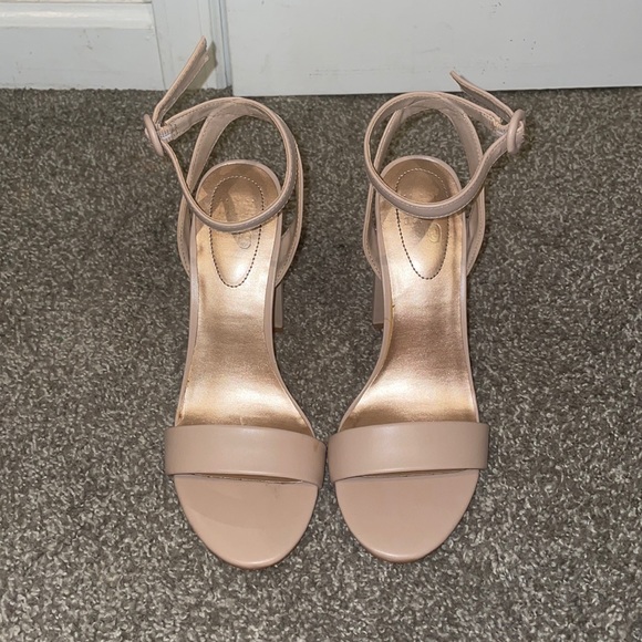 Mix No. 6 Tan Heels - Picture 1 of 3